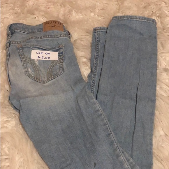 Hollister ripped boyfriend jeans - Picture 2 of 2